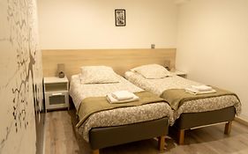 Appartement 1-4 Pers - Aeroport Cdg, Parc Expo, Villepinte - A L'Ombre Du Pin 